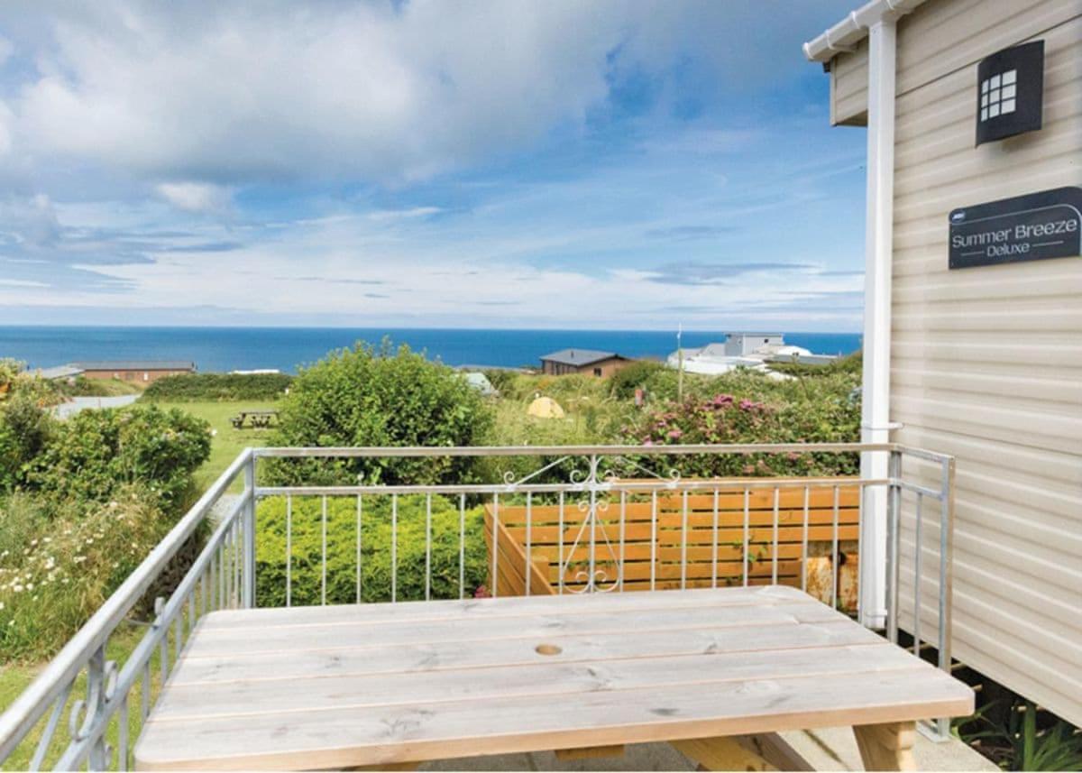 Fishguard Bay Resort Llanllawer Buitenkant foto