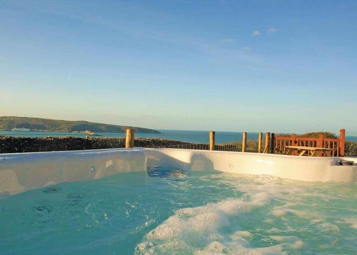 Fishguard Bay Resort Llanllawer Buitenkant foto