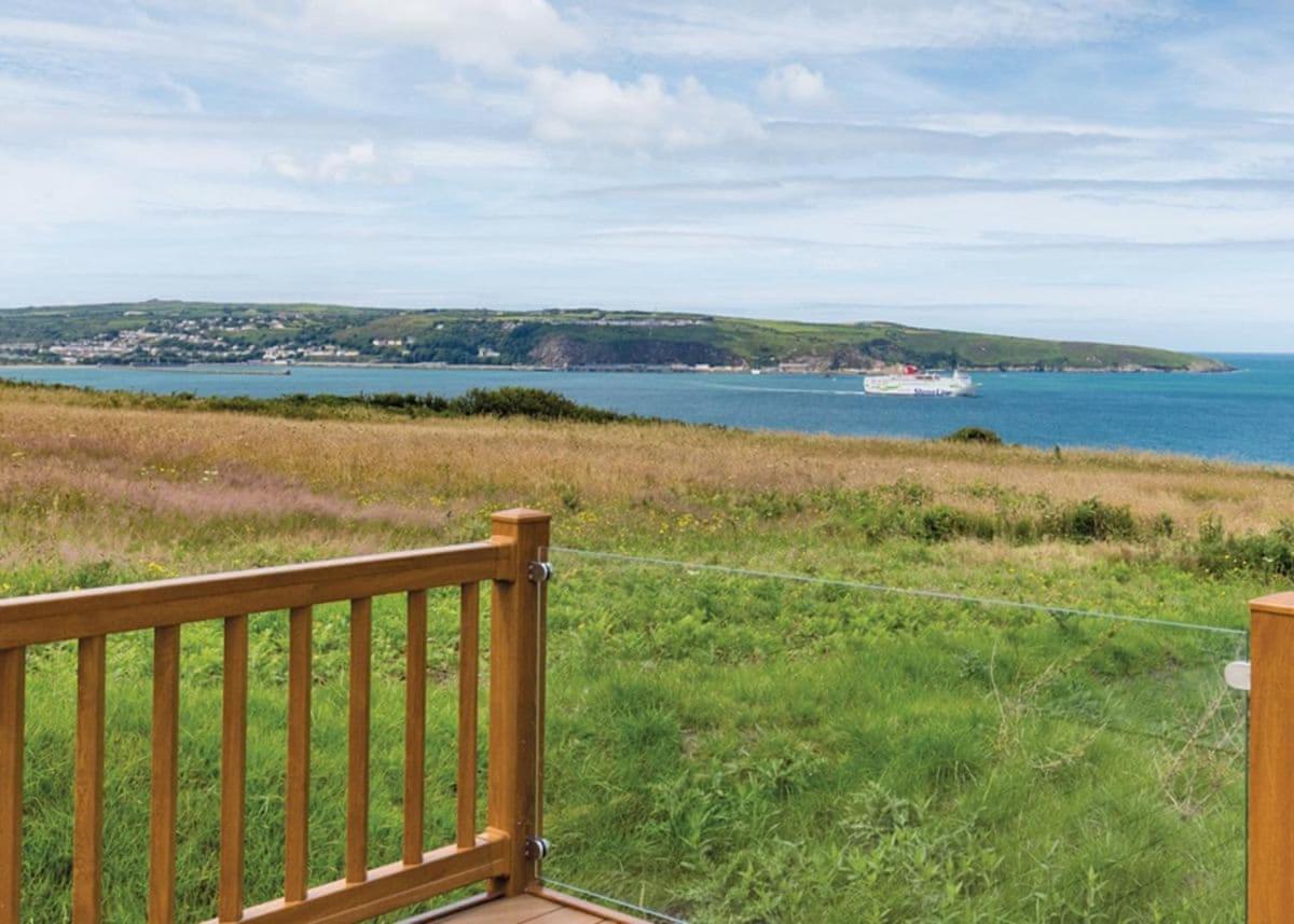 Fishguard Bay Resort Llanllawer Buitenkant foto