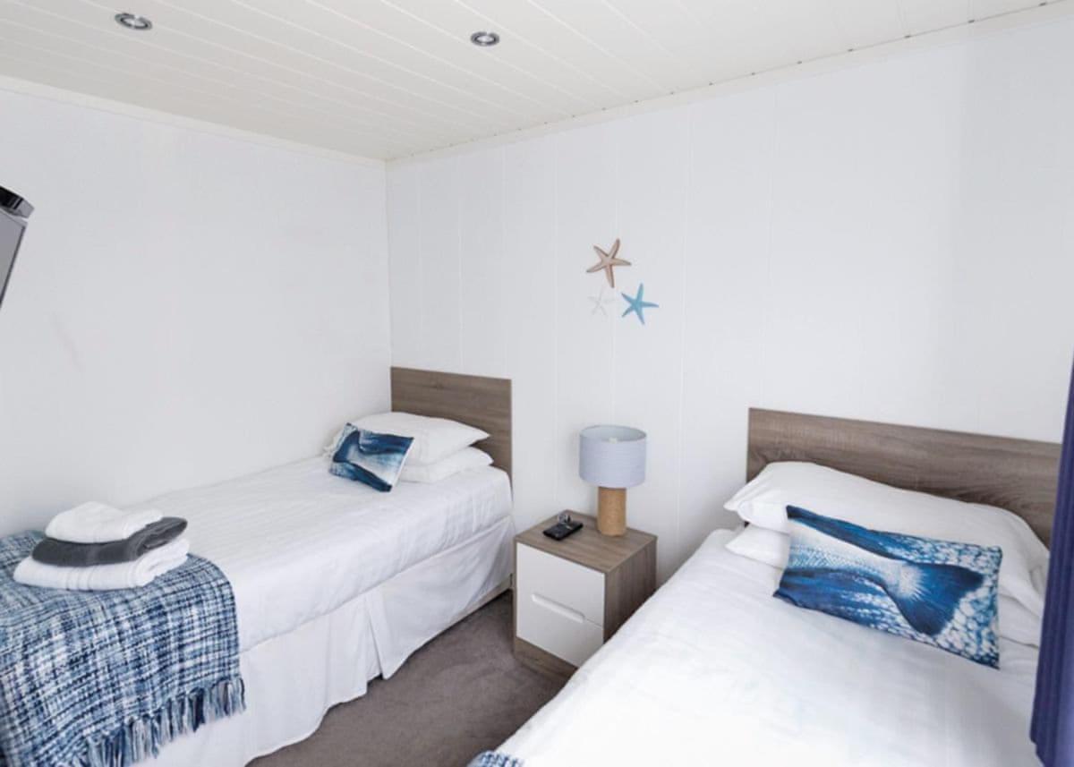 Fishguard Bay Resort Llanllawer Buitenkant foto